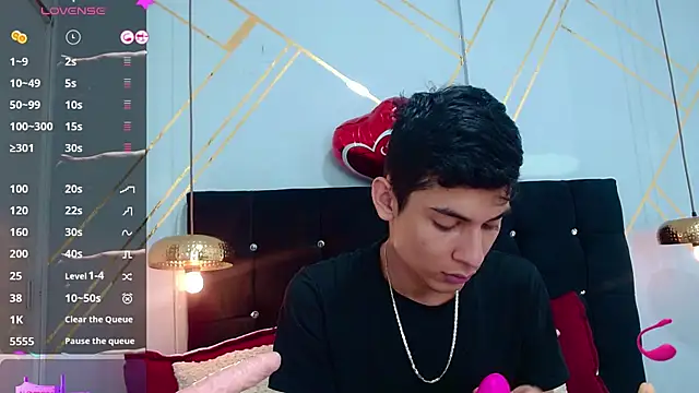 Snapshot of Oliver_king_sex chatting on March 13, 5:50 pm Oliver king sex online show from March 13, 5:50 pm