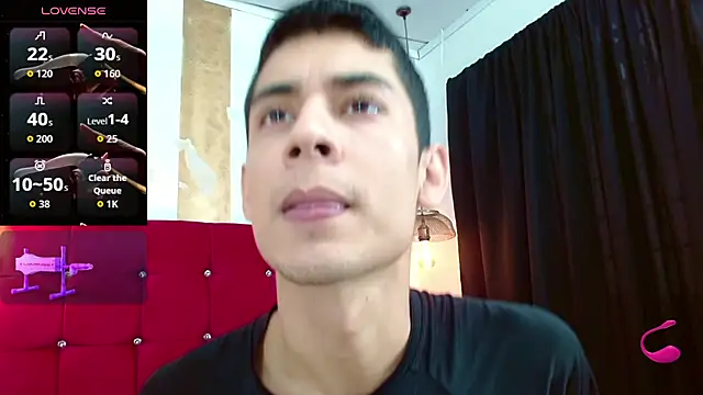 Snapshot of Oliver_king_sex chatting on October 20, 3:23 pm Oliver king sex online show from October 20, 3:23 pm