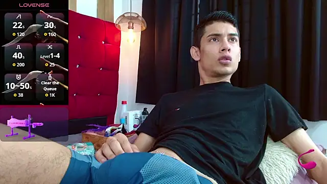 Snapshot of Oliver_king_sex chatting on October 22, 3:23 pm Oliver king sex online show from October 22, 3:23 pm