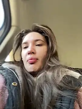 Holly Molii online show from December 18, 5:15 am