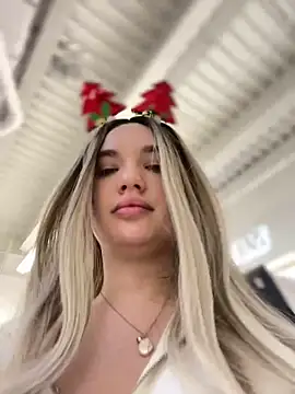 Holly Molii online show from December 29, 8:33 am