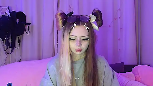 Snapshot of suemeow chatting on February 14, 8:27 pm suemeow online show from February 14, 8:27 pm