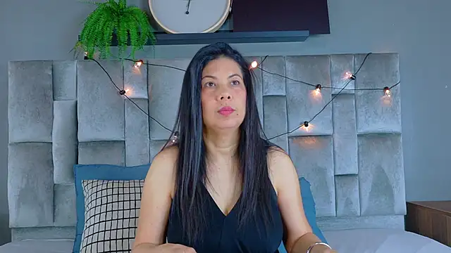Snapshot of JaylaScott__ chatting on April 4, 11:40 am JaylaScott online show from April 4, 11:40 am