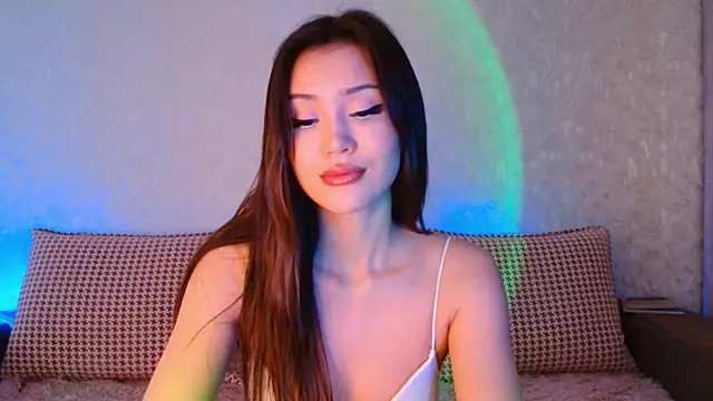 Min Jee  online show from February 3, 9:41 am