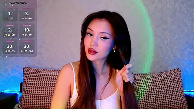 Min Jee  online show from March 4, 3:26 pm