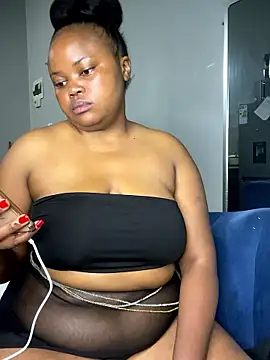 Snapshot of Curveysinaa chatting on January 7, 9:06 pm Curveysinaa online show from January 7, 9:06 pm