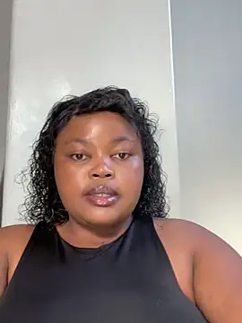 Snapshot of Curveysinaa chatting on February 5, 5:56 am Curveysinaa online show from February 5, 5:56 am