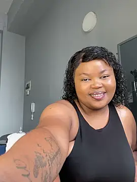 Snapshot of Curveysinaa chatting on February 21, 8:04 am Curveysinaa online show from February 21, 8:04 am