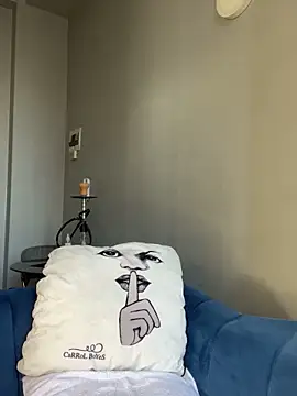 Snapshot of Curveysinaa chatting on February 26, 6:01 am Curveysinaa online show from February 26, 6:01 am