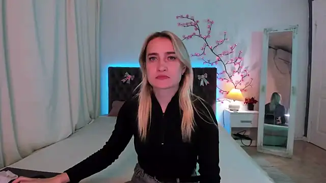 KateOwyns online show from April 13, 11:59 am