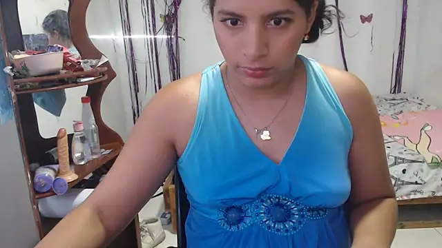Snapshot of sexyhot20xxx chatting on June 19, 6:18 am sexyhot20xxx online show from June 19, 6:18 am