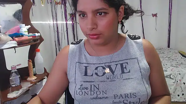 Snapshot of sexyhot20xxx chatting on June 23, 5:27 am sexyhot20xxx online show from June 23, 5:27 am