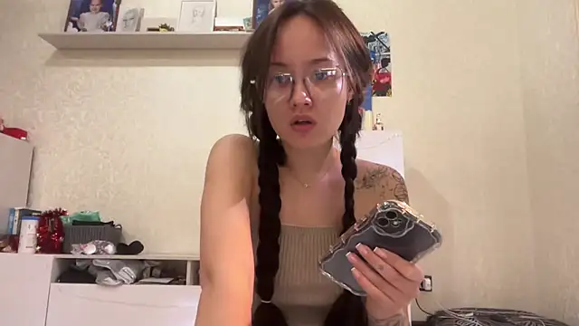 Snapshot of milkyWeyy chatting on December 9, 5:30 pm milkyWeyy online show from December 9, 5:30 pm