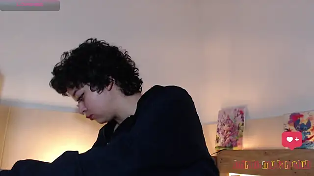 Snapshot of Bitsy_Messy chatting on October 17, 8:33 pm Bitsy Messy online show from October 17, 8:33 pm