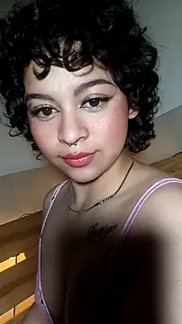 Snapshot of Bitsy_Messy chatting on December 15, 5:23 am Bitsy Messy online show from December 15, 5:23 am