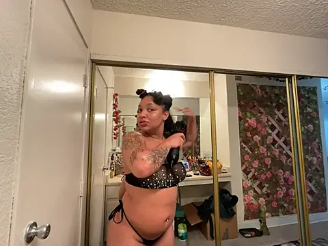 Snapshot of GoddessNih chatting on October 17, 10:56 pm GoddessNih online show from October 17, 10:56 pm