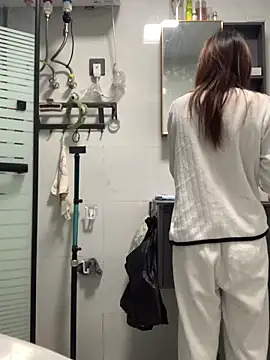 Snapshot of Aimeil chatting on April 4, 3:09 pm Aimeil online show from April 4, 3:09 pm