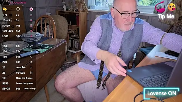 Adamdaddybear online show from November 6, 2:51 pm