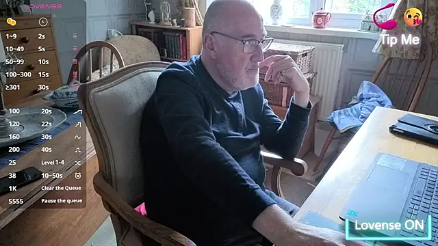 Adamdaddybear online show from November 13, 3:00 pm