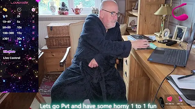 Adamdaddybear online show from March 30, 7:20 am