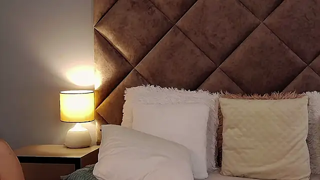 JaquelineM online show from October 23, 7:07 am