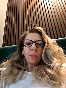 Snapshot of SukyGirl chatting on February 1, 7:18 am SukyGirl online show from February 1, 7:18 am