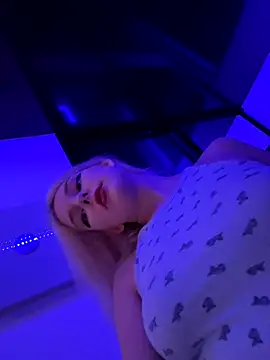 XMelissaX online show from December 3, 7:56 pm