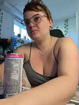 Snapshot of Sweetleeahxx chatting on May 15, 1:07 pm Sweetleeahxx online show from May 15, 1:07 pm