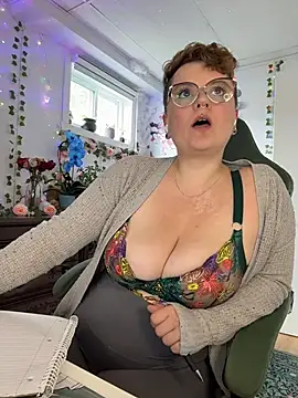 Snapshot of Sweetleeahxx chatting on May 30, 2:58 pm Sweetleeahxx online show from May 30, 2:58 pm