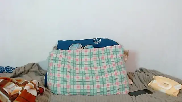 Snapshot of SallyMkn chatting on October 18, 1:23 pm SallyMkn online show from October 18, 1:23 pm