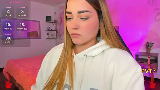 Lucia star   online show from March 18, 3:09 am