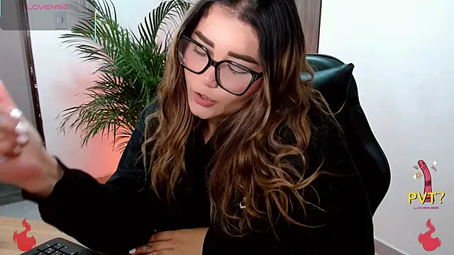 Snapshot of Lucia_star__ chatting on June 16, 2:03 am Lucia star online show from June 16, 2:03 am