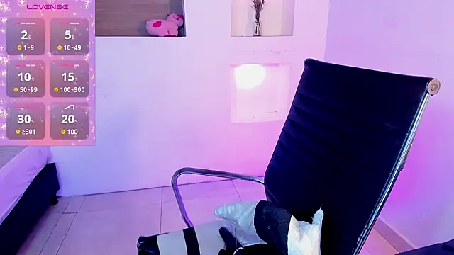 Snapshot of IvyBliss8 chatting on February 23, 3:18 pm IvyBliss8 online show from February 23, 3:18 pm