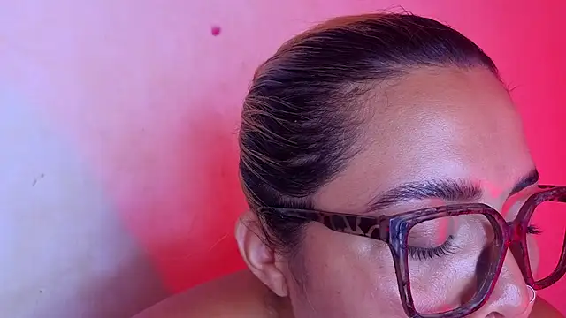 Agatha humidity online show from May 4, 7:43 pm