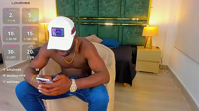 Latrellx7 online show from February 5, 2:05 pm