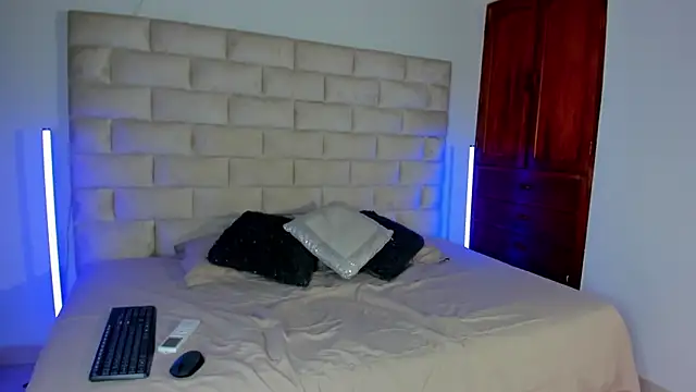 Latrellx7 online show from March 16, 3:56 am