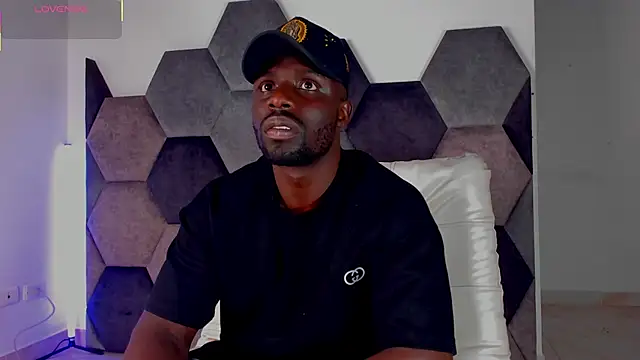 Latrellx7 online show from April 9, 3:39 am