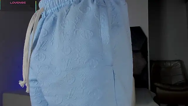 Latrellx7 online show from April 15, 4:08 am