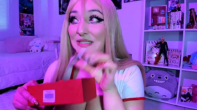 julyana  online show from March 8, 4:28 pm