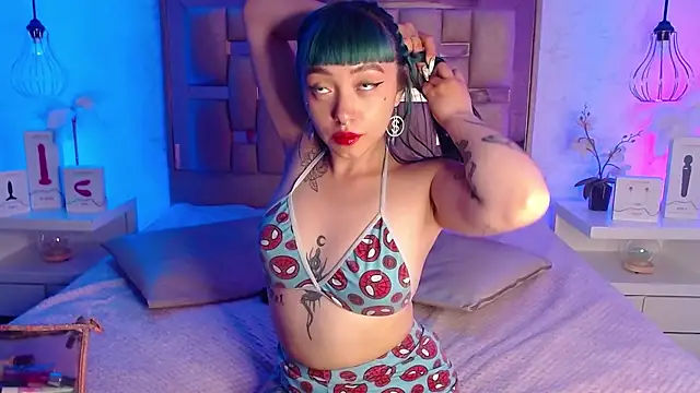Snapshot of GigiVolkova chatting on February 8, 1:32 am GigiVolkova online show from February 8, 1:32 am