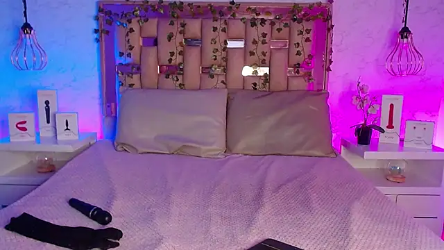 Snapshot of GigiVolkova chatting on March 6, 7:43 pm GigiVolkova online show from March 6, 7:43 pm