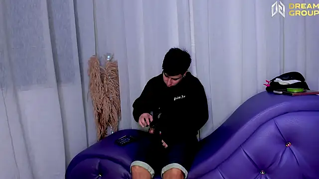 Yourslust  online show from October 26, 7:31 pm