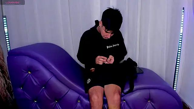 Yourslust  online show from November 8, 1:33 pm