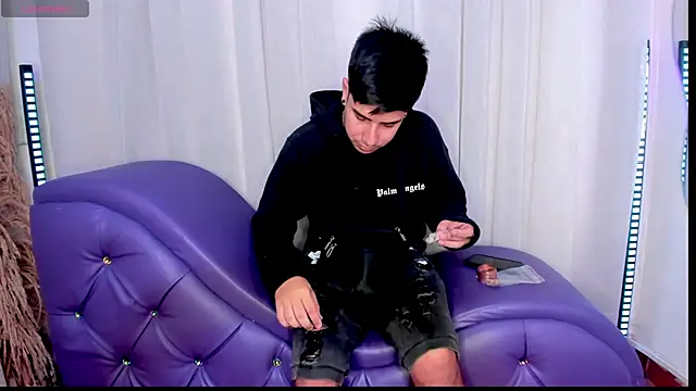 Yourslust  online show from November 23, 1:33 pm