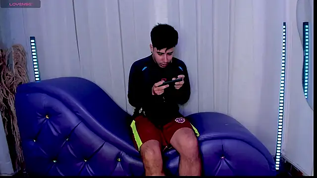 Yourslust  online show from December 5, 12:25 pm