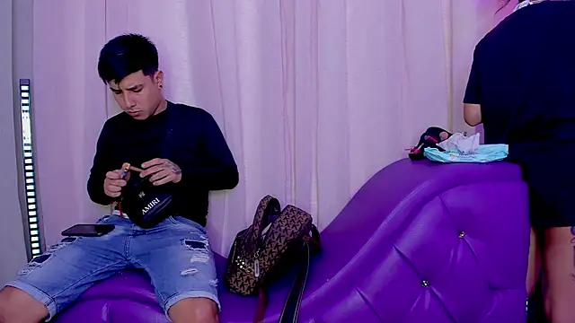 Yourslust  online show from February 14, 7:32 pm