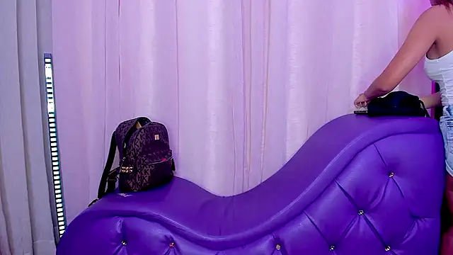 Yourslust  online show from February 16, 8:05 pm