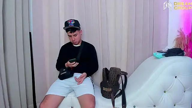 Yourslust  online show from April 13, 8:47 pm