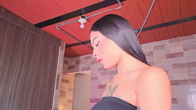 Snapshot of Dolcee_zoe chatting on February 18, 9:33 pm Dolcee zoe online show from February 18, 9:33 pm