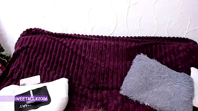 sweetmilk2006 online show from October 1, 5:30 pm